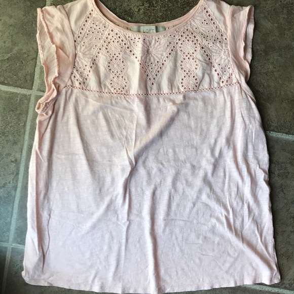 LOFT Tops - Loft adorable peach/pink shirt size medium
